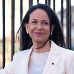 A líder da oposição venezuelana María Corina Machado deixa o Capitólio na quinta-feira.