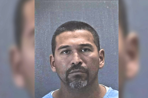 Líder de gangue condenado a 9 anos após executar esquemas Líder de gangue condenado a 9 anos de prisão após executar esquemas ilegais de jogo e extorsão. Foto de Luis Ramirez