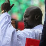 Líder militar Doumbouya toma posse como presidente da Guiné