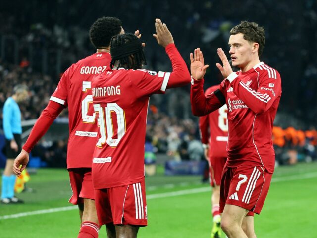 Liverpool vence Marselha e sobe ao terceiro lugar na tabela Liverpool vence Marselha e sobe ao terceiro lugar na tabela da Liga dos Campeões