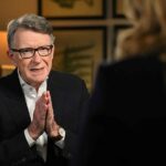 Lord Peter Mandelson emitiu um pedido de desculpas humilhante às vítimas de Jeffrey Epstein