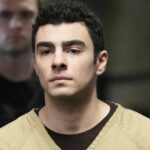 Luigi Mangione é escoltado ao tribunal estadual de Manhattan, em Nova York