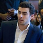 Luigi Mangione, centro, durante uma audiência pré-julgamento na Suprema Corte do Estado de Nova York, em dezembro do ano passado.