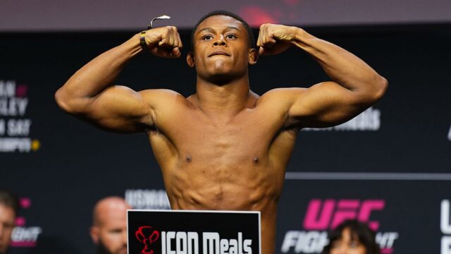 Luta do UFC 324 é cancelada após o lutador Smotherman desmaiar após a pesagem
