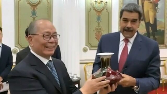 Maduro encontrou-se com o enviado chinês horas antes da captura Maduro encontrou-se com o enviado chinês horas antes da captura dos EUA em Caracas, enquanto Pequim fecha a operação