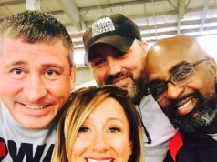 Mãe cristã, 47 anos, foi assassinada por seu filho adotivo e depois jogada em uma lata de lixo do lado de fora de sua mansão em Oklahoma, dizem a polícia Spring Weems, 47, (frente, centro) morreu em sua casa de US$ 340 mil em Edmond, perto de Oklahoma City, na tarde de quarta-feira