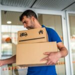 Mailman entrega pacote, o que acontece com cachorro capturado em clipe viral de câmera para animais de estimação