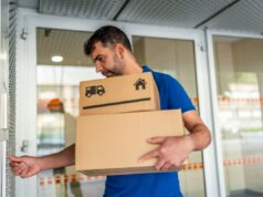 Mailman entrega pacote, o que acontece com cachorro capturado em clipe viral de câmera para animais de estimação Mailman entrega pacote, o que acontece com cachorro capturado em clipe viral de câmera para animais de estimação