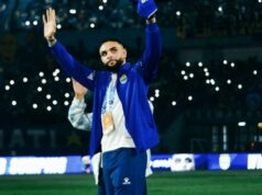 Hilariante, Layvin Kurzawa andando de moto pela sede da Persib Bandung Mais populares: Confissão chocante de Layvin Kurzawa, Carrick não é digno de treinar MU