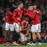 Diretor de futebol Jason Wilcox em ação durante uma sessão de treinamento do time principal no complexo de treinamento Carrington em 2025 em Manchester, Inglaterra.