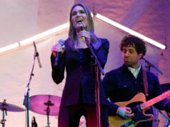 Mandy Moore, marido Taylor Goldsmith e mais fazem concerto para comemorar 1 ano desde o incêndio na Eaton Dawes em A Concert for Altadena em 7 de janeiro de 2026.