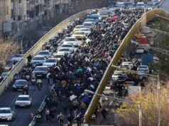 Manifestação massiva no Irã desencadeia motins, 7 pessoas mortas e dezenas presas Manifestação massiva no Irã desencadeia motins, 7 pessoas mortas e dezenas presas