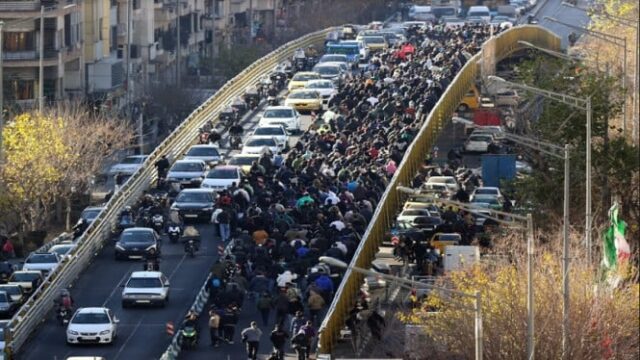 Manifestação massiva no Irã desencadeia motins, 7 pessoas mortas e dezenas presas
