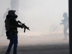 Manifestante observa policiais federais prenderem seu marido: ‘Estávamos fugindo do gás’ Yahoo news home