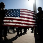 Manifestantes de South Bay se reúnem contra ações da Venezuela e morte do ICE em Minneapolis