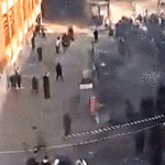 Manifestantes iranianos renomeiam a rua de Teerã em homenagem a Trump e imploram 'não deixe que eles nos matem' em meio à repressão