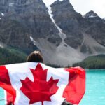 Membros dos militares canadenses marcham durante a cerimônia do Dia da Memória Nacional no Memorial Nacional de Guerra em Ottawa, em novembro.