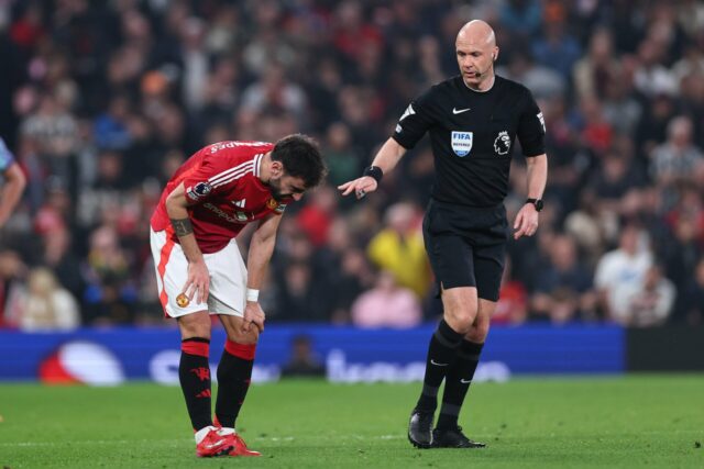 Mark Clattenburg agora diz que o VAR cometeu um erro “estranho” com o Man Utd injustiçado em um incidente não detectado no City
