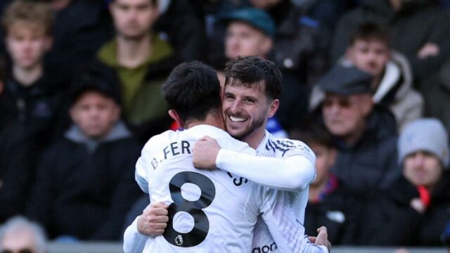 Mason Mount e Bruno Fernandes voltam ao Manchester United após demissão de Amorim
