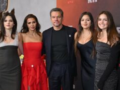 Matt Damon é criticado pela filha por ficar desajeitadamente no tapete vermelho GettyImages-2256162516-Affleck.jpg