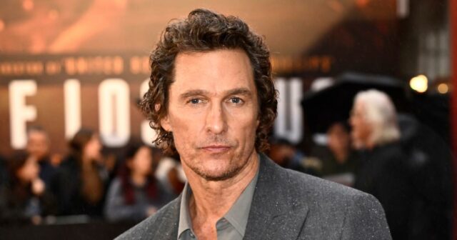 Matthew McConaughey diz que um 'sonho molhado' levou a uma GettyImages-2204462191Matthew-McConaughey-diz-que-um-sonho-molhado-levou-a-uma-luta-na-aldeia-africana.jpg