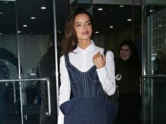 Maura Higgins parece chique sem esforço em um vestido jeans Mugler enquanto sai em Nova York Maura Higgins, 35 anos, parecia chique sem esforço ao aparecer no The Drew Barrymore Show em Nova York na sexta-feira