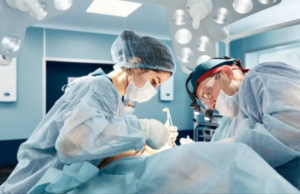 Médicos de Mumbai dão nova vida a uma mulher de 120 kg com uma cirurgia oportuna na coluna Médicos de Mumbai dão nova vida a uma mulher de 120 kg com uma cirurgia oportuna na coluna