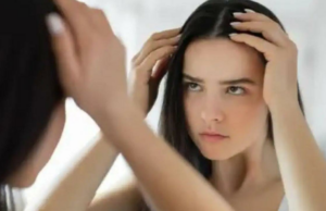 Médicos de Mumbai veem aumento de 30% na queda de cabelo entre mulheres ligadas à SOP Médicos de Mumbai veem aumento de 30% na queda de cabelo entre mulheres ligadas à SOP