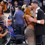 Megan Thee Stallion se beija com Klay Thompson após vitória do Mavericks sobre o Knicks