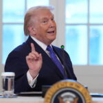 Detritos são vistos em uma parte praticamente demolida da Ala Leste da Casa Branca, quinta-feira, 23 de outubro de 2025, em Washington, antes da construção de um novo salão de baile. (Foto AP/Jacquelyn Martin)