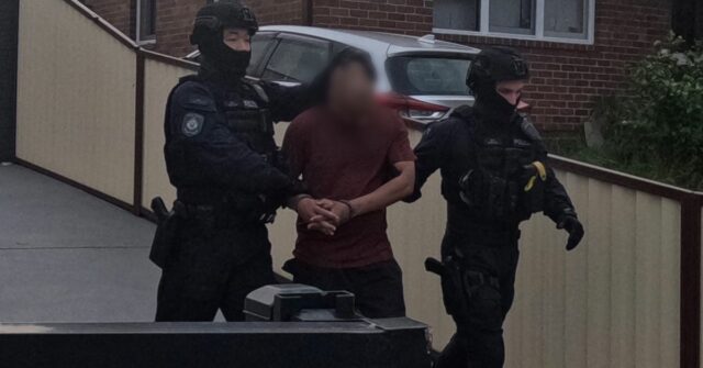 Membro dos Comancheros acusado após Raptor Squad invadir casas em Membro dos Comancheros acusado após Raptor Squad invadir casas em Sydney