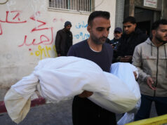 Menina de 11 anos baleada na cabeça por tropas israelenses na zona segura de Gaza Menina de 11 anos baleada na cabeça por tropas israelenses na zona segura de Gaza