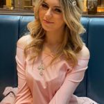 Isla Sneddon (foto) procurou ajuda médica aos 15 anos após encontrar um caroço no seio, mas os médicos lhe disseram que provavelmente era benigno, causado por alterações hormonais.