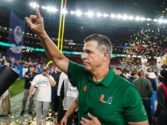 Miami emerge como ameaça para atrair o alvo QB do portal de transferência 5 estrelas para longe da LSU Miami Hurricanes head coach Mario Cristobal