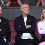 O técnico do Manchester United, Michael Carrick, comemora no final da partida da Premier League entre Manchester United e Arsenal em Old Trafford, em 2 de dezembro de 2021