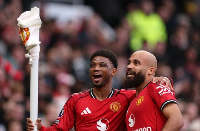 Amad e Bryan Mbeumo comemoram