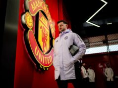 Michael Carrick explica o papel de Mason Mount no Man Utd em meio à recente redução no tempo de jogo Milhares de torcedores do Manchester United param com uma faixa