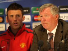 Michael Carrick já recebeu conselhos de Sir Alex Ferguson antes da nomeação para o Man United O técnico do Manchester United, Michael Carrick, comemora no final da partida da Premier League entre Manchester United e Arsenal em Old Trafford, em 2 de dezembro de 2021