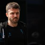 O técnico do Manchester United, Michael Carrick, comemora no final da partida da Premier League entre Manchester United e Arsenal em Old Trafford, em 2 de dezembro de 2021