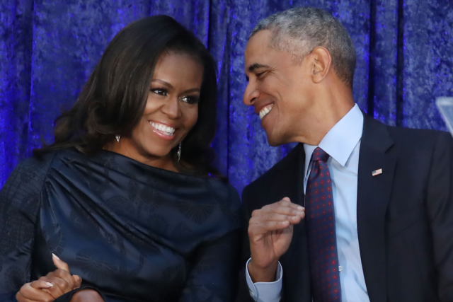 Michelle Obama discute se Barack consideraria uma candidatura ao terceiro mandato contra Trump
