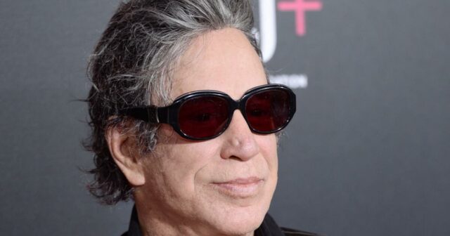 Mickey Rourke deseja que vocês recebam seu dinheiro de volta. Ainda há $ 90.000 lá
