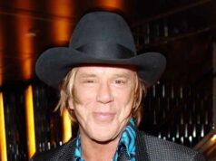 Mickey Rourke lança página GoFundMe por meio de amigo para evitar despejo: relatório Mickey Rourke considerando ação legal contra celebridade Big Brother