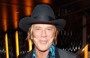 Mickey Rourke lança página GoFundMe por meio de amigo para evitar despejo: relatório Mickey Rourke considerando ação legal contra celebridade Big Brother