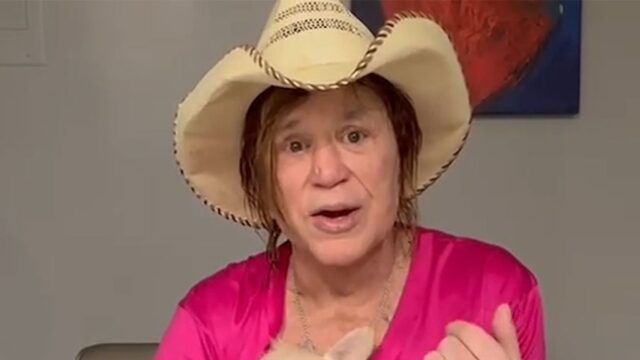 Mickey Rourke não aprova GoFundMe, diz ele 010626_mickey_rourke_kal