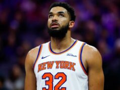 Mike Brown critica Karl-Anthony Towns por uma jogada preguiçosa na derrota dos Knicks Karl-Anthony Towns olha para as vigas durante a derrota dos Knicks por 112-101 para os Kings em 14 de janeiro de 2025.