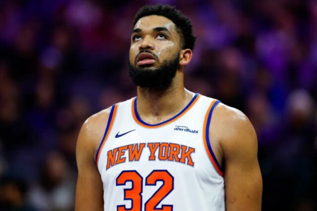Karl-Anthony Towns olha para as vigas durante a derrota dos Knicks por 112-101 para os Kings em 14 de janeiro de 2025.