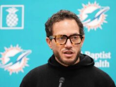 Mike McDaniel fala sobre o futuro dos Dolphins após um forte final de temporada O técnico do Miami Dolphins, Mike McDaniel, responde a uma pergunta durante uma coletiva de imprensa de final de temporada de futebol americano da NFL, segunda-feira, 5 de janeiro de 2026, em Miami Gardens, Flórida.