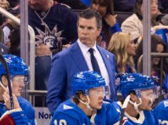 Mike Sullivan continua confiante de que os Rangers passarão pelo processo para ‘construir algo sustentável’ O técnico do New York Rangers, Mike Sullivan, assiste ao primeiro período contra o Pittsburgh Penguins no Madison Square Garden, terça-feira, 7 de outubro de 2025, em Nova York, NY.