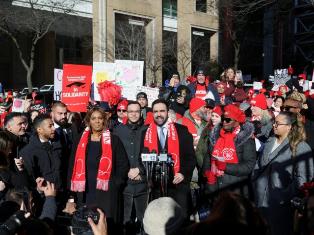 Milhares de enfermeiras entram em greve na cidade de Nova York
