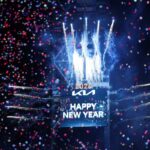 Fogos de artifício explodem e confetes caem depois que o botão de cristal é pressionado que sinaliza a descida do baile de Ano Novo na Times Square, na cidade de Nova York, EUA, em 31 de dezembro de 2025.